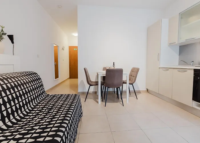 Tropea Court 6b By Homely شقة سليمة