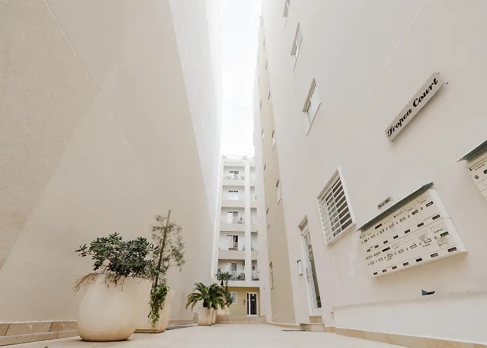 Tropea Court 6b By Homely * سليمة