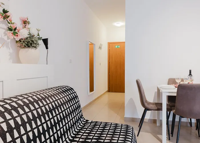 Tropea Court 6b By Homely شقة سليمة